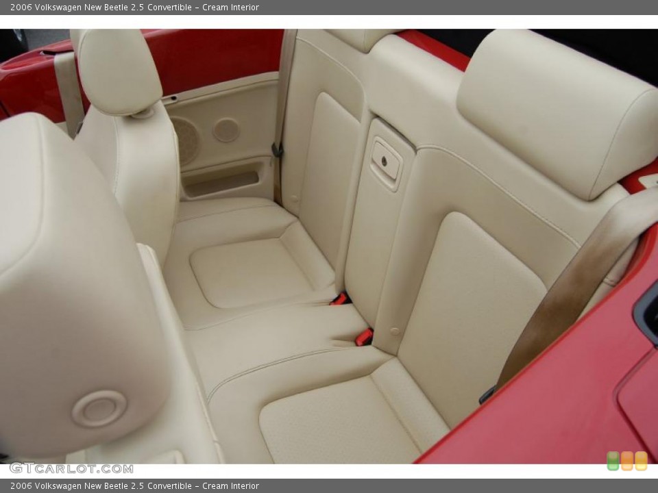 Cream Interior Photo for the 2006 Volkswagen New Beetle 2.5 Convertible #41933480