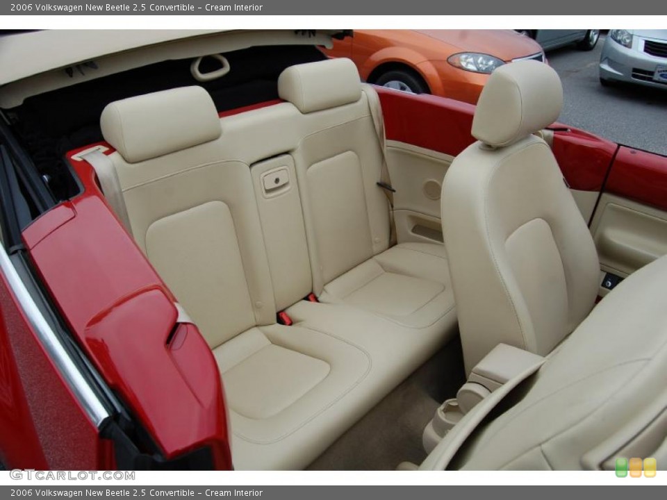 Cream Interior Photo for the 2006 Volkswagen New Beetle 2.5 Convertible #41933504