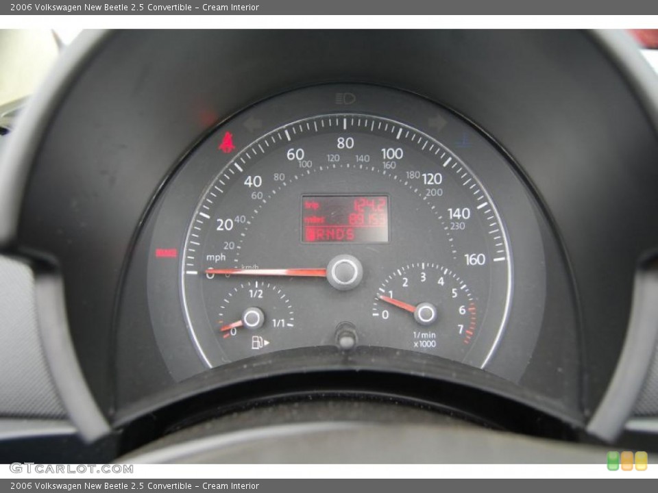 Cream Interior Gauges for the 2006 Volkswagen New Beetle 2.5 Convertible #41933584