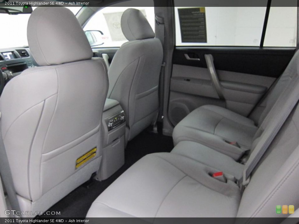 Ash Interior Photo for the 2011 Toyota Highlander SE 4WD #41939686