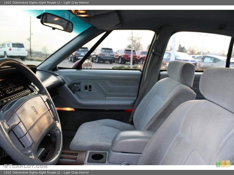 Light Gray Interior Photo for the 1992 Oldsmobile Eighty-Eight Royale LS #41947074