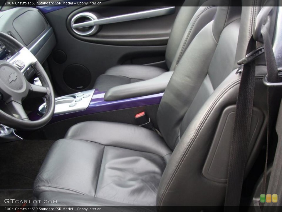 Ebony Interior Photo for the 2004 Chevrolet SSR  #41993291