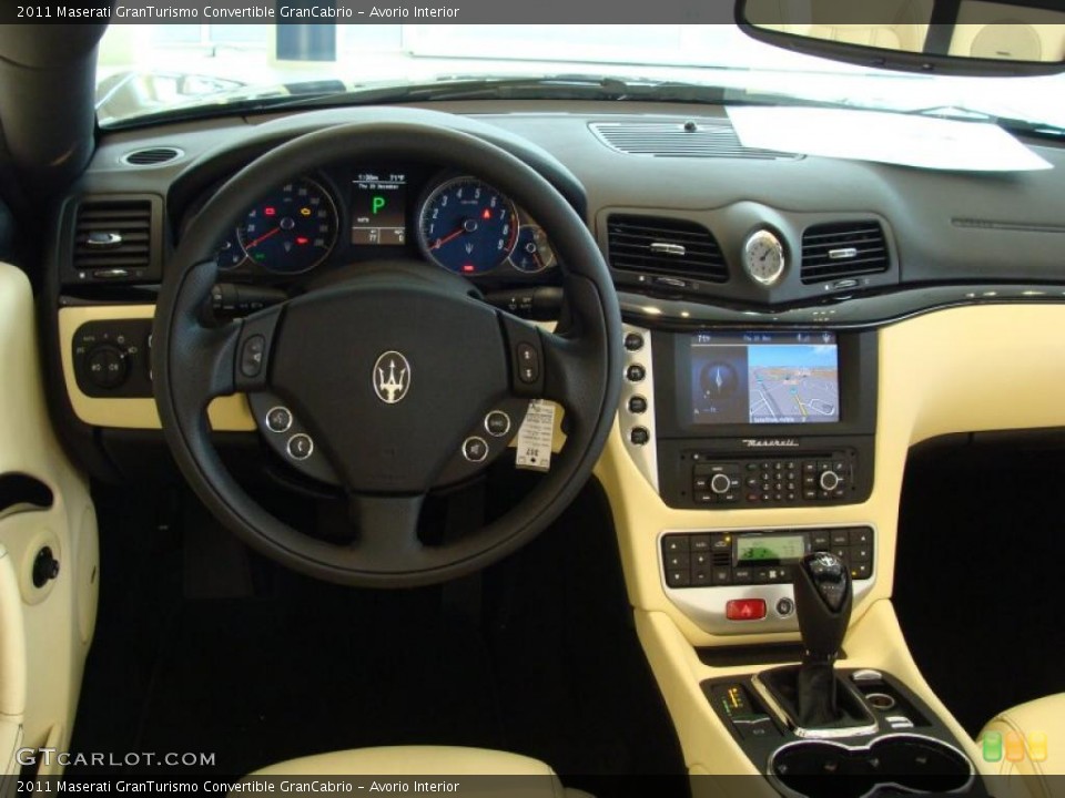 Avorio Interior Dashboard for the 2011 Maserati GranTurismo Convertible GranCabrio #42023113