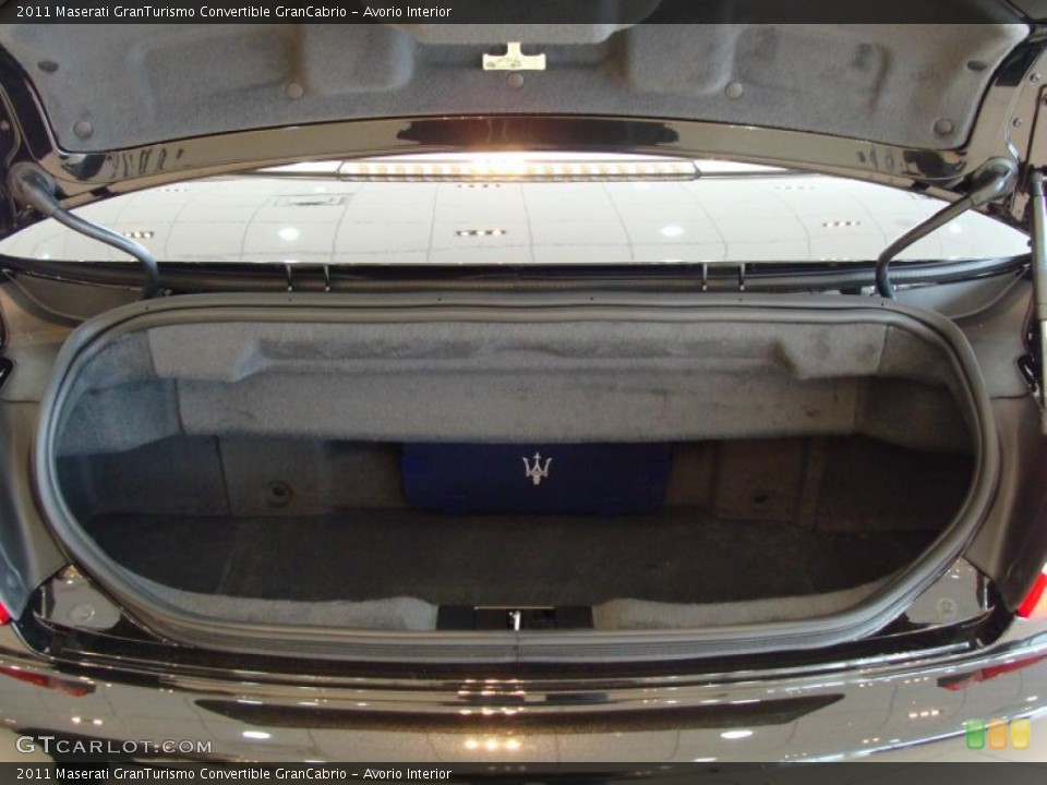 Avorio Interior Trunk for the 2011 Maserati GranTurismo Convertible GranCabrio #42023157