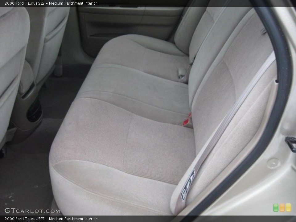 Medium Parchment Interior Photo for the 2000 Ford Taurus SES #42081571
