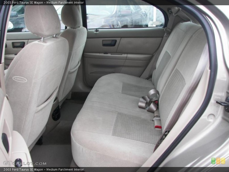 Medium Parchment Interior Photo for the 2003 Ford Taurus SE Wagon #42124890