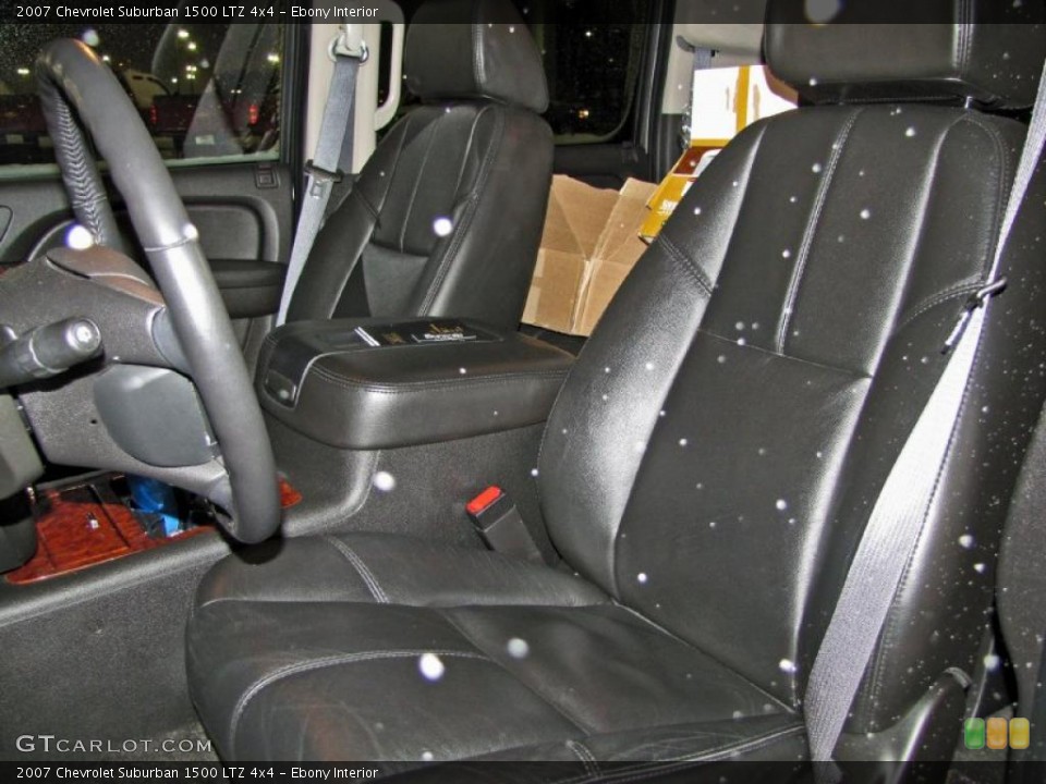 Ebony Interior Photo for the 2007 Chevrolet Suburban 1500 LTZ 4x4 #42146428