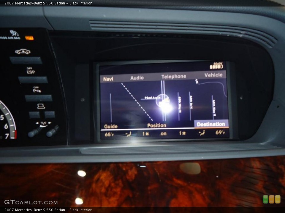Black Interior Navigation for the 2007 Mercedes-Benz S 550 Sedan #42150188