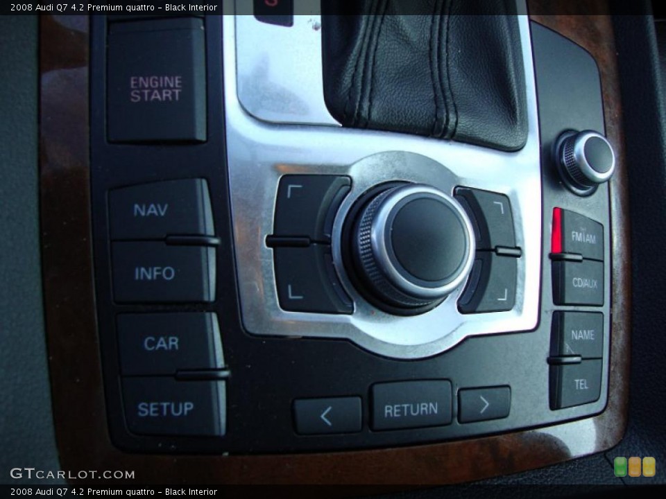 Black Interior Controls for the 2008 Audi Q7 4.2 Premium quattro #42155116