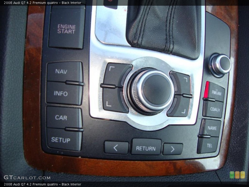 Black Interior Controls for the 2008 Audi Q7 4.2 Premium quattro #42155144