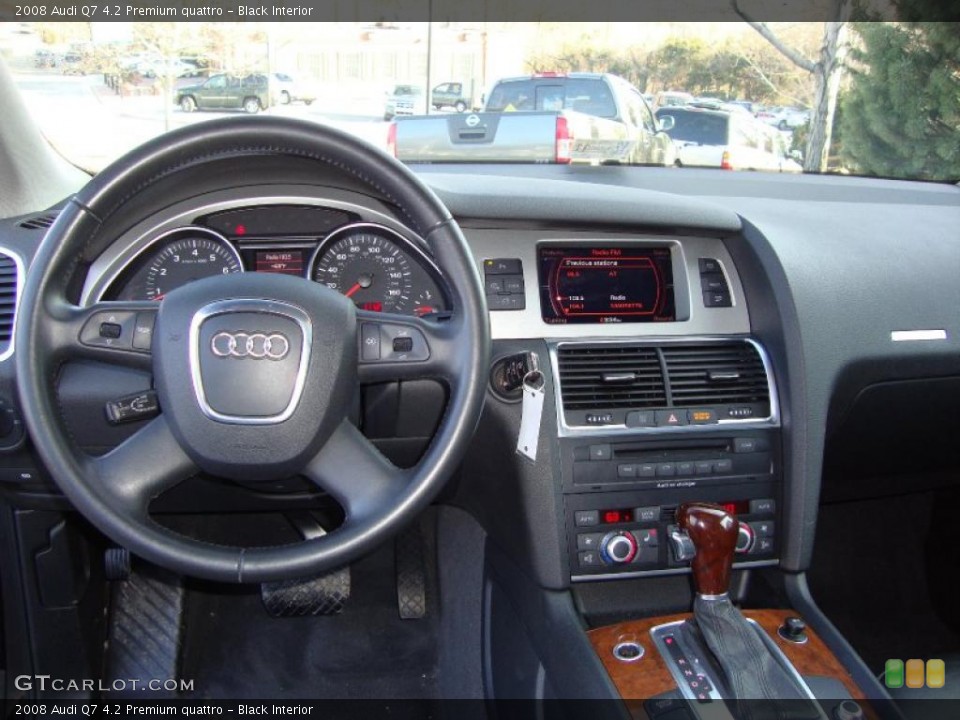 Black Interior Dashboard for the 2008 Audi Q7 4.2 Premium quattro #42155200
