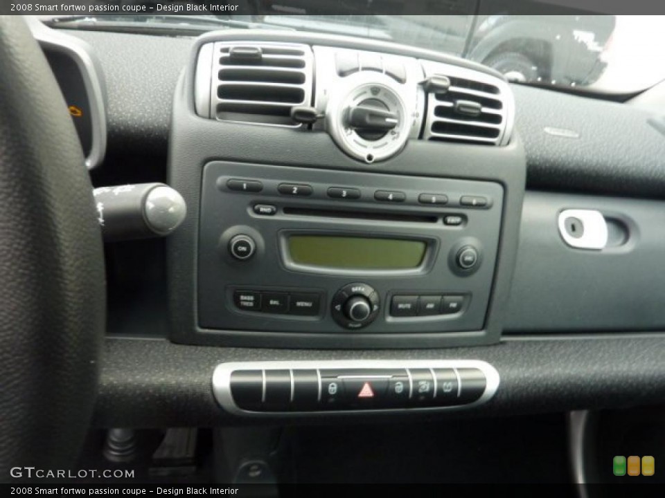 Design Black Interior Controls for the 2008 Smart fortwo passion coupe #42164308