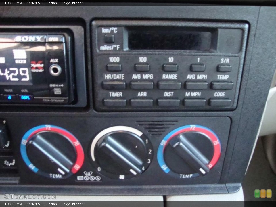 Beige Interior Controls for the 1993 BMW 5 Series 525i Sedan #42186615