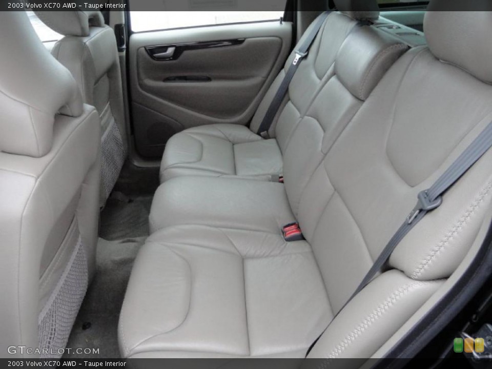 Taupe Interior Photo for the 2003 Volvo XC70 AWD #42193171
