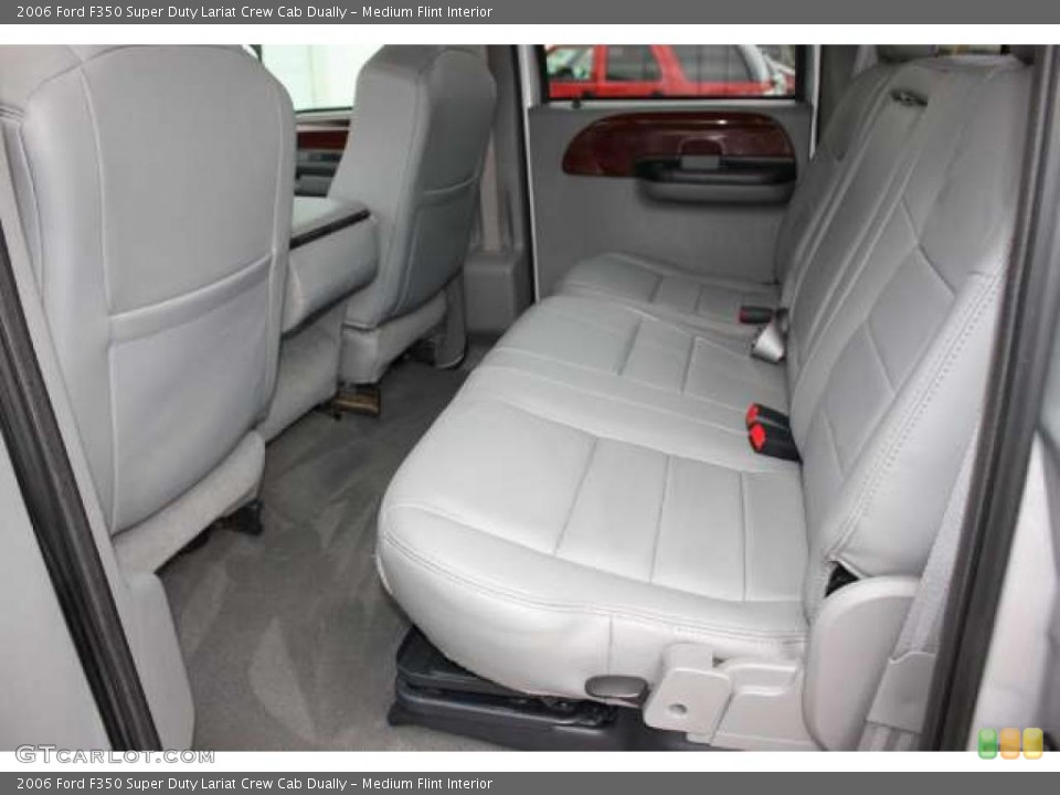 Medium Flint Interior Photo for the 2006 Ford F350 Super Duty Lariat Crew Cab Dually #42248570