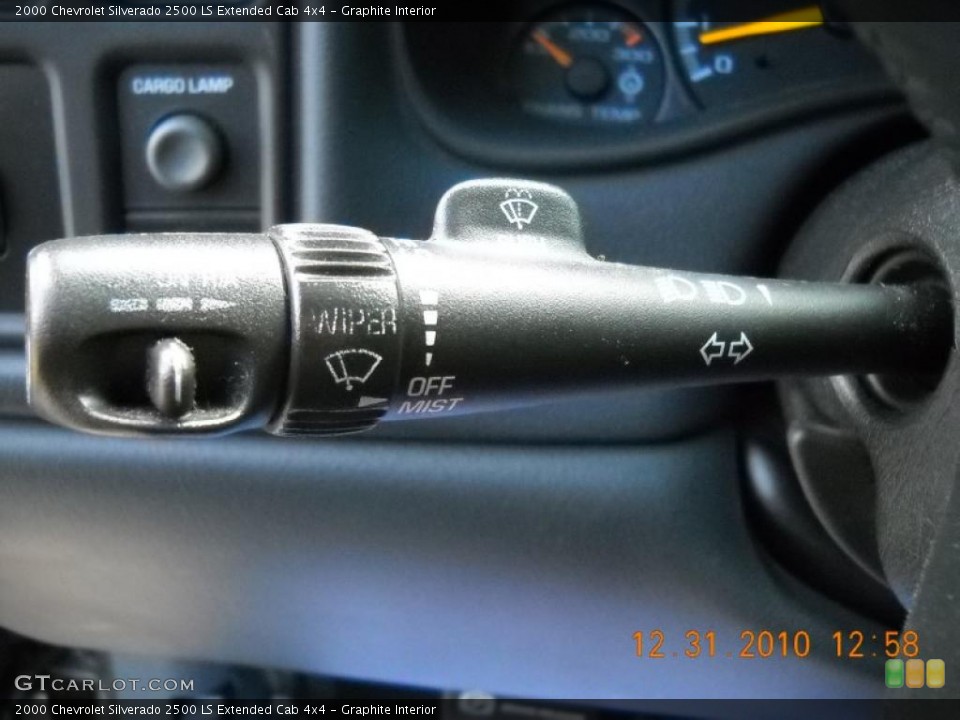 Graphite Interior Controls for the 2000 Chevrolet Silverado 2500 LS Extended Cab 4x4 #42271675