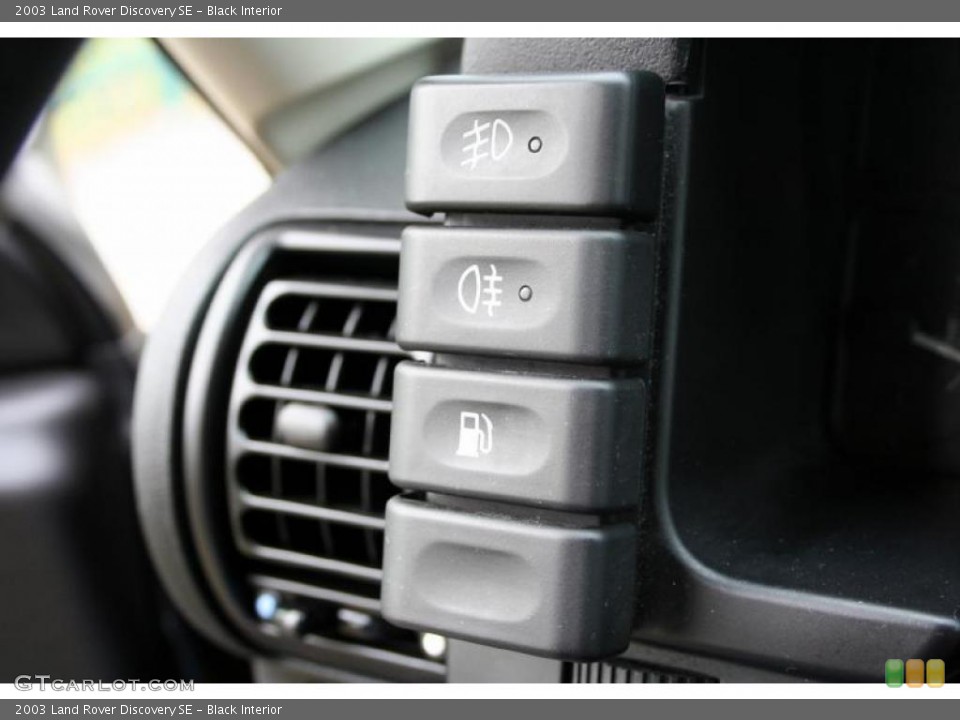 Black Interior Controls for the 2003 Land Rover Discovery SE #42279407