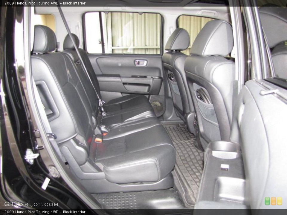 Black Interior Photo for the 2009 Honda Pilot Touring 4WD #42288767