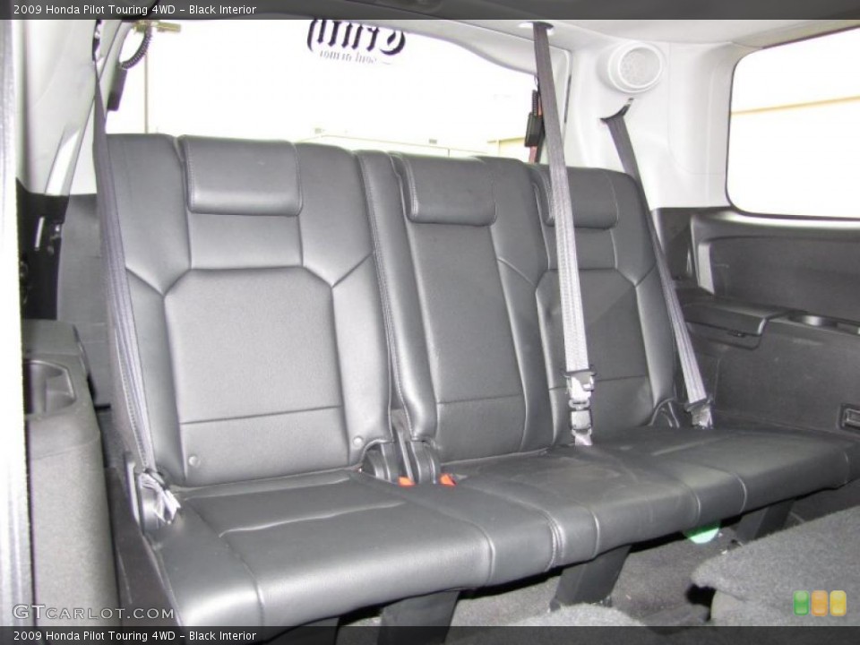 Black Interior Photo for the 2009 Honda Pilot Touring 4WD #42288783