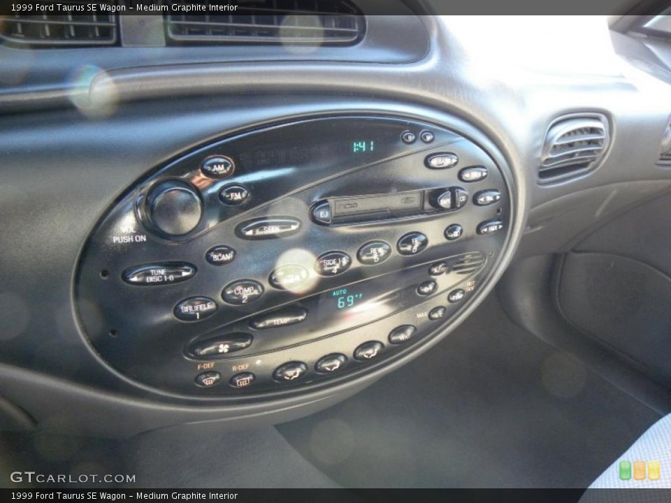Medium Graphite Interior Controls for the 1999 Ford Taurus SE Wagon #42307376