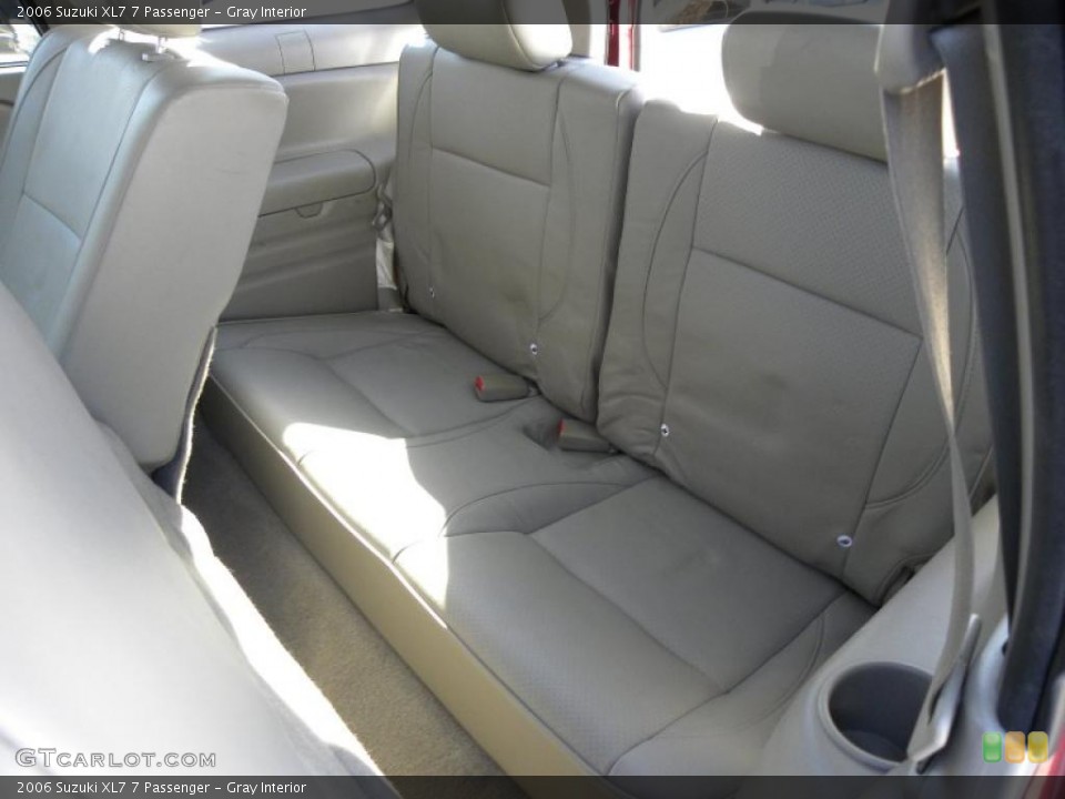 Gray Interior Photo for the 2006 Suzuki XL7 7 Passenger #42307940