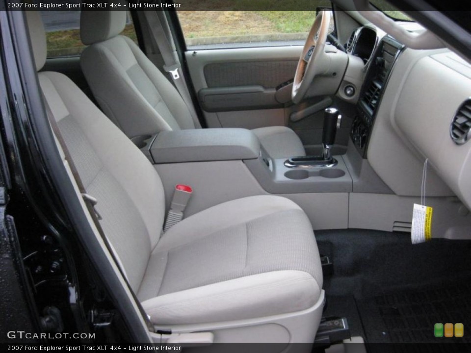 Light Stone Interior Photo for the 2007 Ford Explorer Sport Trac XLT 4x4 #42315443