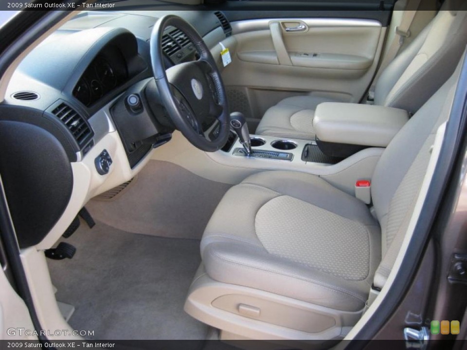 Tan Interior Photo for the 2009 Saturn Outlook XE #42316307