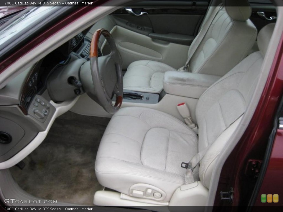 Oatmeal Interior Photo for the 2001 Cadillac DeVille DTS Sedan #42319307