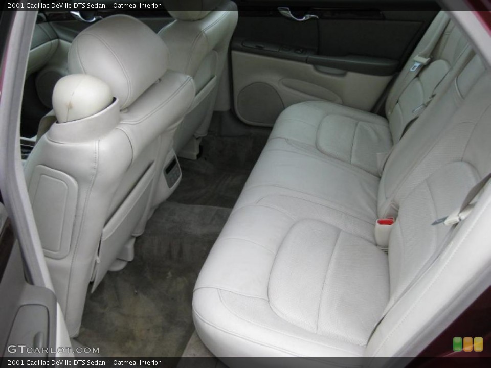 Oatmeal Interior Photo for the 2001 Cadillac DeVille DTS Sedan #42319351