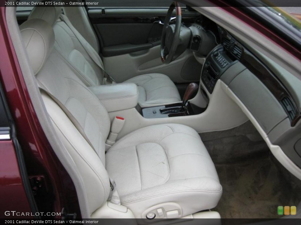 Oatmeal Interior Photo for the 2001 Cadillac DeVille DTS Sedan #42319395