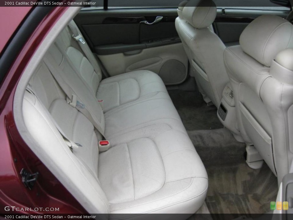 Oatmeal Interior Photo for the 2001 Cadillac DeVille DTS Sedan #42319447