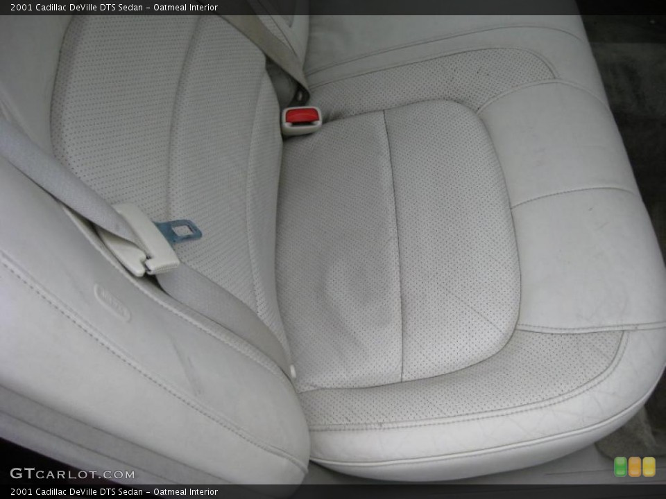 Oatmeal Interior Photo for the 2001 Cadillac DeVille DTS Sedan #42319463