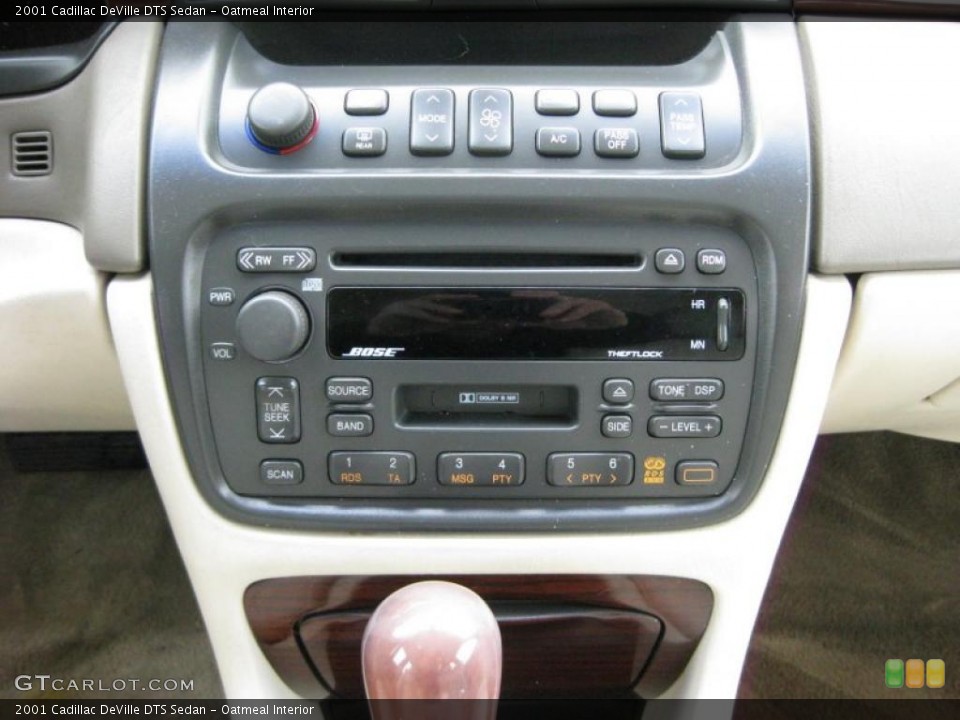 Oatmeal Interior Controls for the 2001 Cadillac DeVille DTS Sedan #42319507