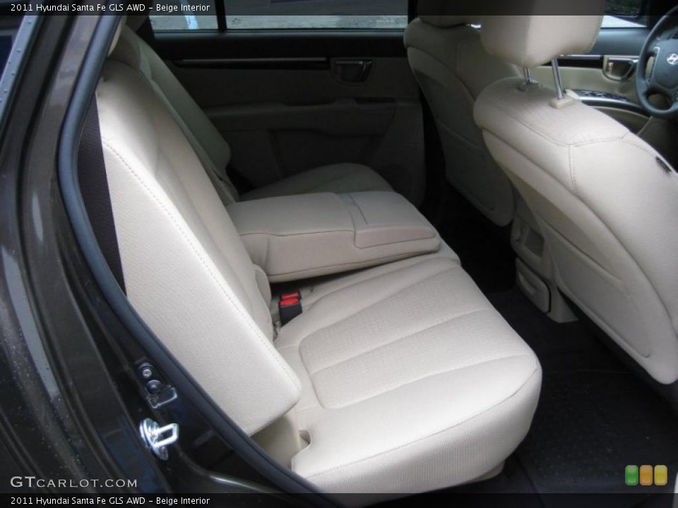 Beige Interior Photo for the 2011 Hyundai Santa Fe GLS AWD #42319925