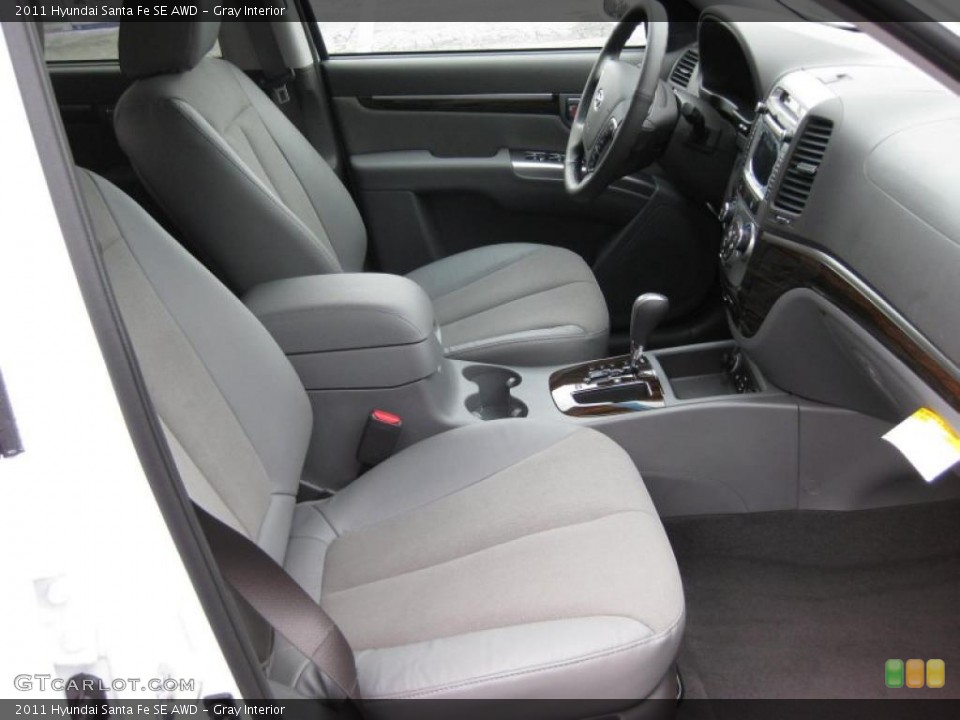 Gray Interior Photo for the 2011 Hyundai Santa Fe SE AWD #42320719