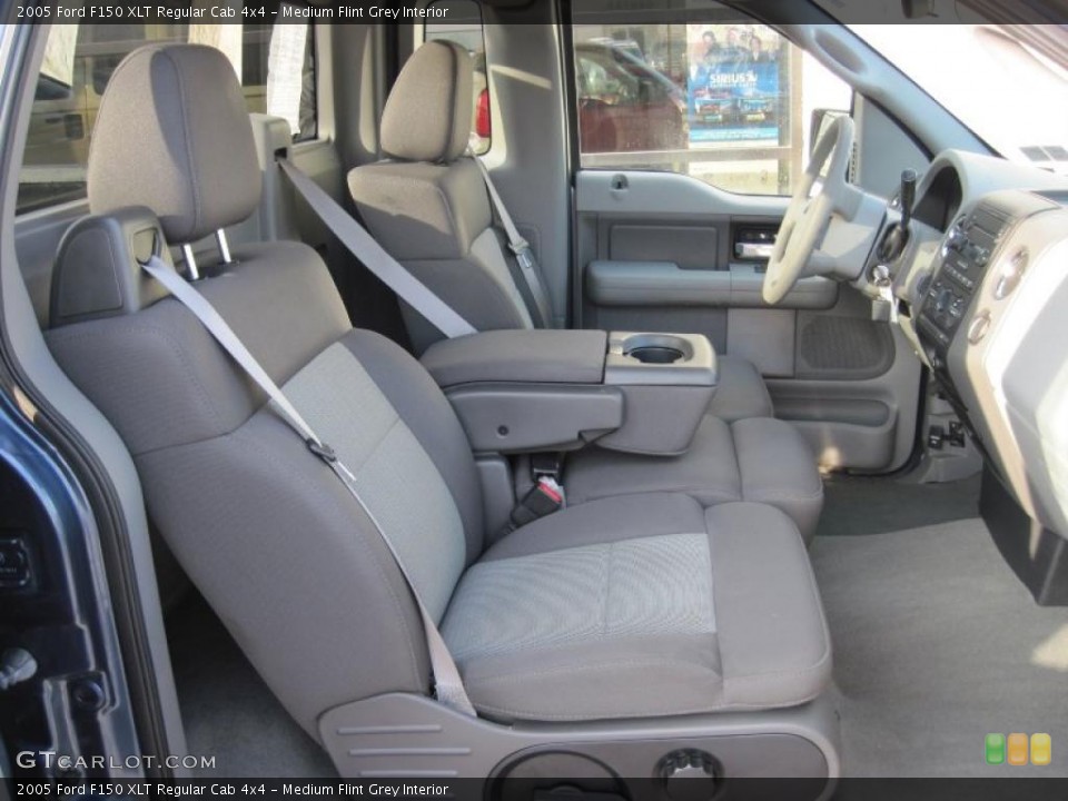 Medium Flint Grey Interior Photo for the 2005 Ford F150 XLT Regular Cab 4x4 #42331902