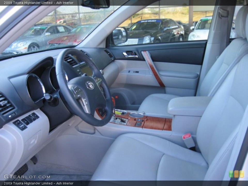 Ash Interior Photo for the 2009 Toyota Highlander Limited #42340024
