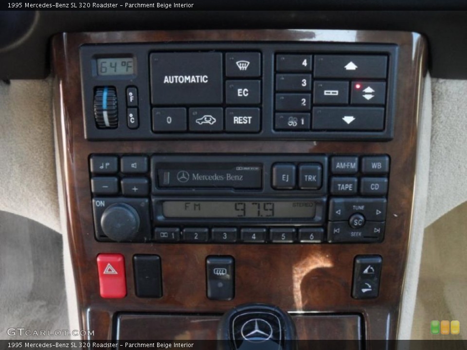 Parchment Beige Interior Controls for the 1995 Mercedes-Benz SL 320 Roadster #42345476
