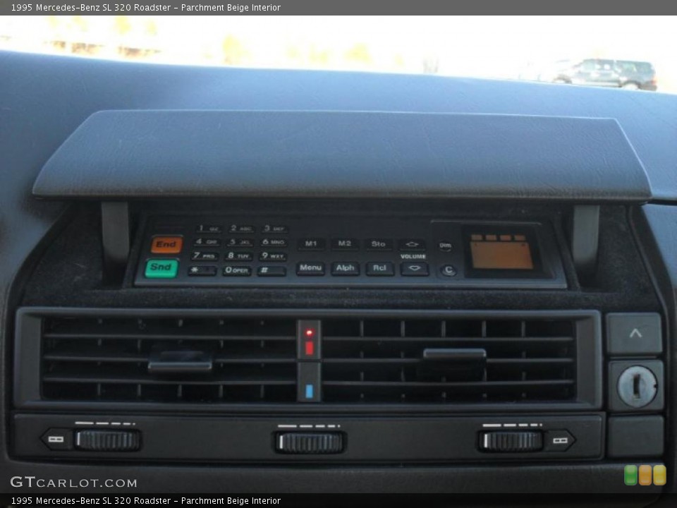 Parchment Beige Interior Controls for the 1995 Mercedes-Benz SL 320 Roadster #42345536