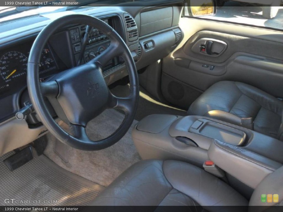 Neutral Interior Photo for the 1999 Chevrolet Tahoe LT #42346112