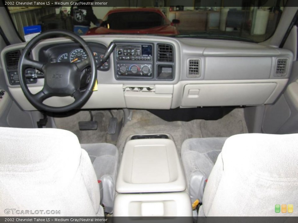 Medium Gray/Neutral Interior Dashboard for the 2002 Chevrolet Tahoe LS #42367768