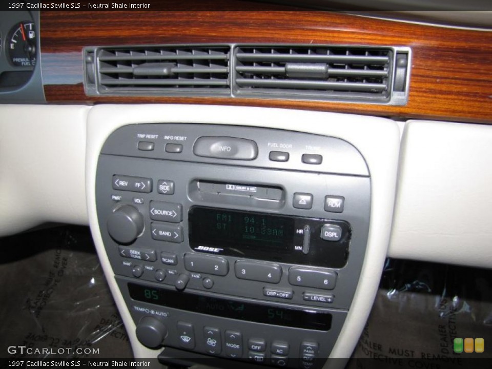 Neutral Shale Interior Controls for the 1997 Cadillac Seville SLS #42371166