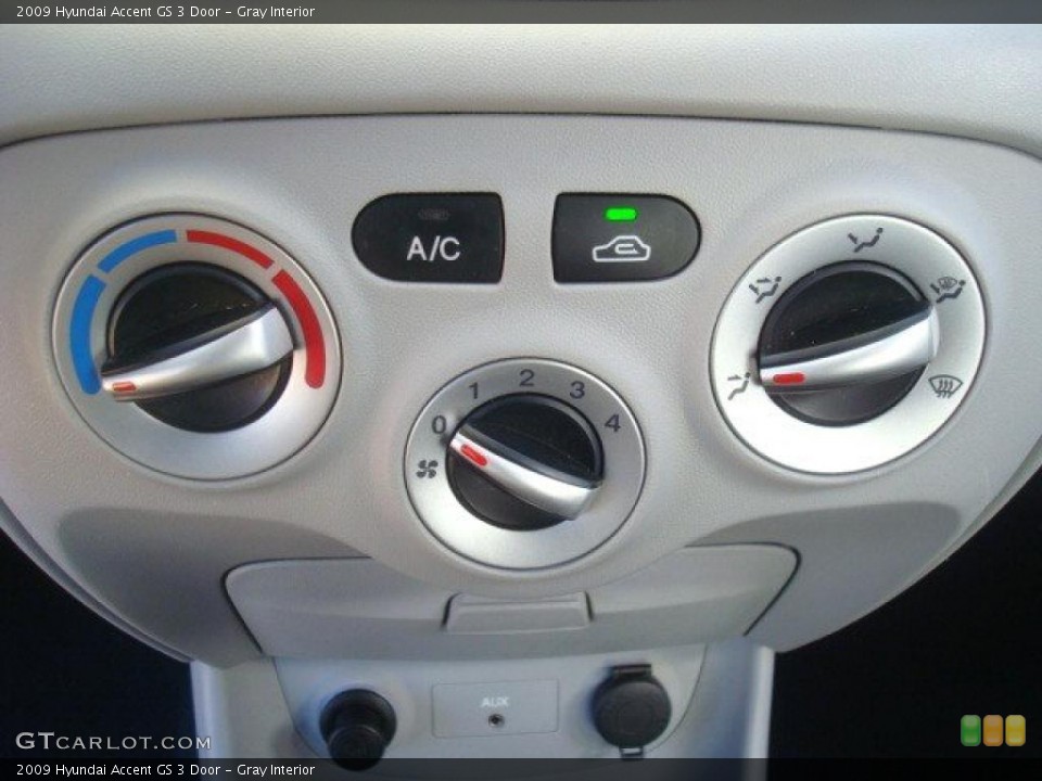 Gray Interior Controls for the 2009 Hyundai Accent GS 3 Door #42380347