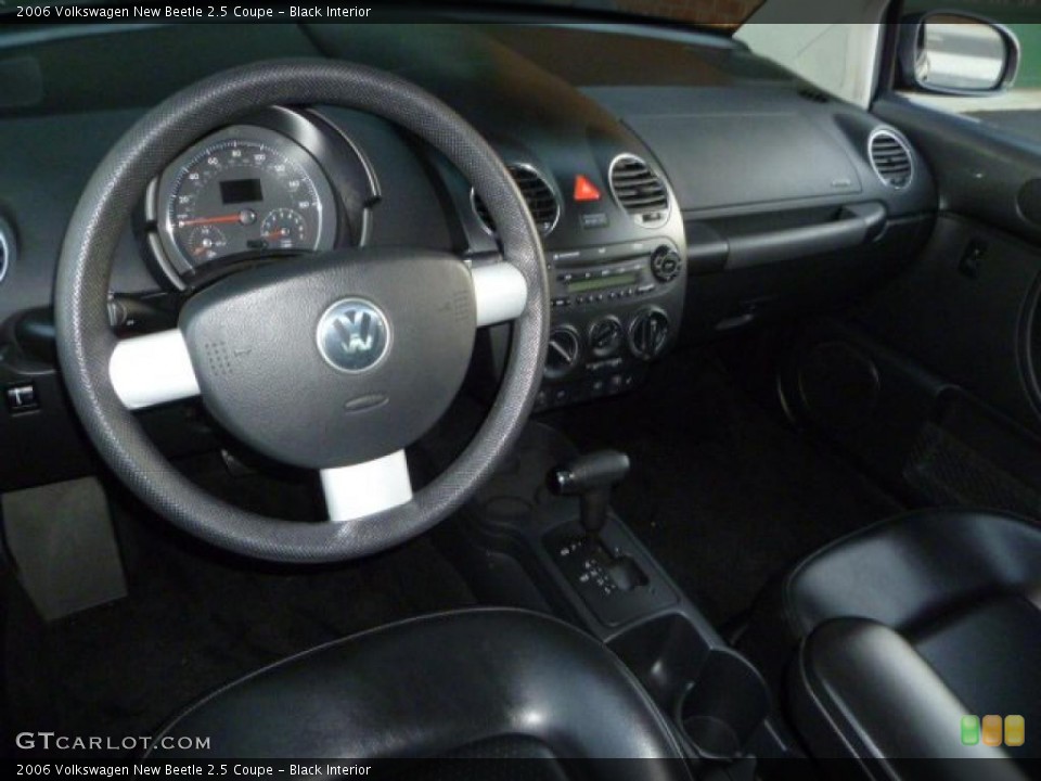 Black Interior Dashboard for the 2006 Volkswagen New Beetle 2.5 Coupe #42383959