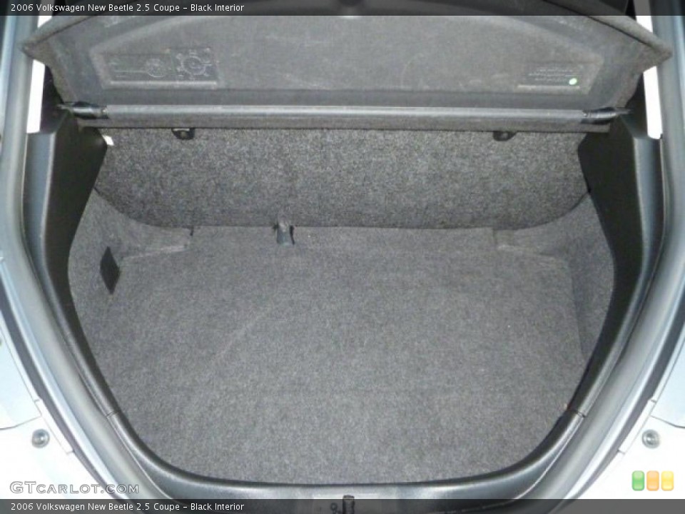 Black Interior Trunk for the 2006 Volkswagen New Beetle 2.5 Coupe #42384071