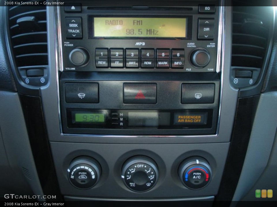 Gray Interior Controls for the 2008 Kia Sorento EX #42389131
