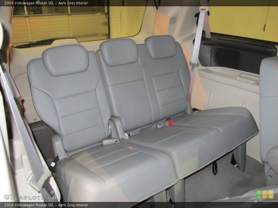 Aero Grey Interior Photo for the 2009 Volkswagen Routan SEL #42394131