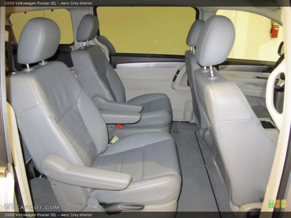 Aero Grey Interior Photo for the 2009 Volkswagen Routan SEL #42394147