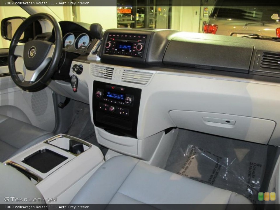 Aero Grey Interior Dashboard for the 2009 Volkswagen Routan SEL #42394159