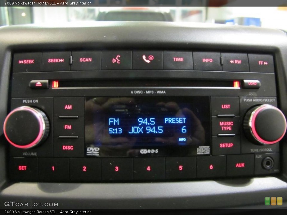 Aero Grey Interior Controls for the 2009 Volkswagen Routan SEL #42394287